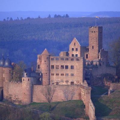 Die Burg Wertheim als Wahrzeichen über der Stadt