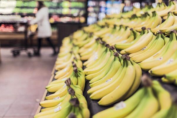 Bananen in einem Supermarkt: Im Regionalplan Heilbronn-Franken soll eine neue rumliche Kulisse fr Einzelhandelsgroprojekte der Grundversorgung geschaffen werden. 