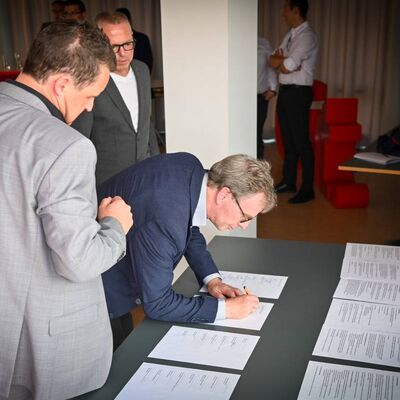 Zu den Gründungsmitgliedern des Vereins gehört auch die Große Kreisstadt Wertheim, für die Fachbereichsleiter Helmut Wießner die Beitrittserklärung unterzeichnete.