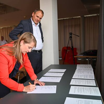 Für die Wittenstein SE unterzeichnete Dr. Anna-Katharina Wittenstein.