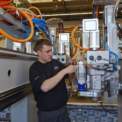 Weinig AG - Maschinen- und Anlagenbau fr die Massivholzbearbeitung