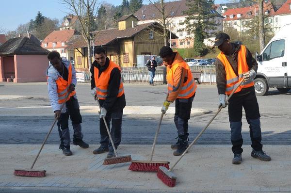 Flüchtlinge halfen bei der Sanierung des Busbahnhofes in TBB