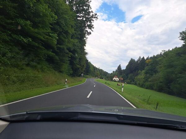 Auf der K 2879 zwischen Boxtal und Wessental (Hhe Blankenmhle) wird die Geschwindigkeitsbegrenzung von 70 Kilometern pro Stunde ber die Ausfahrtsbereiche der Wohngebude hinweg verlngert. 