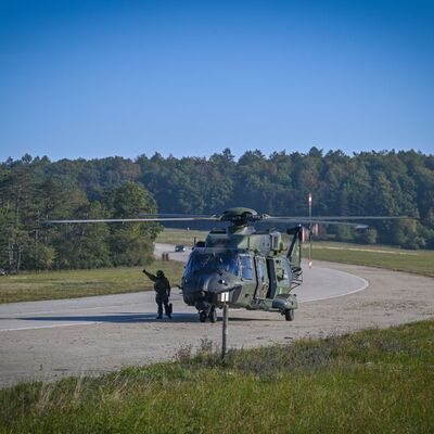 Mit der Verlege-Übung nach Külsheim trainiert das Transporthubschrauberregiment 30 aus Niederstetten die eigene Alarmbereitschaft. Rund 300 Soldatinnen und Soldaten nehmen an der Übung "Mini Sonic" teil.