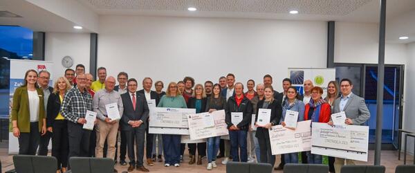 Erfolgreicher Stadtradeln-Abschluss 2023: Die 2015 Teilnehmenden aus dem Main-Tauber-Kreis legten in 147 Teams insgesamt 480.417 Kilometer zur�ck. Die Pr�mierung der aktivsten Teams und Radelnden fand durch Landrat Christoph Schauder in den R�umlichkeiten des Landratsamtes statt.