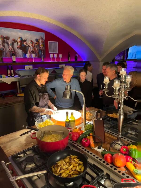 Mit der diesj�hrigen Kitchen-Party bot die W�rth Industrie Service erneut die M�glichkeit zur Berufswahlfindung.