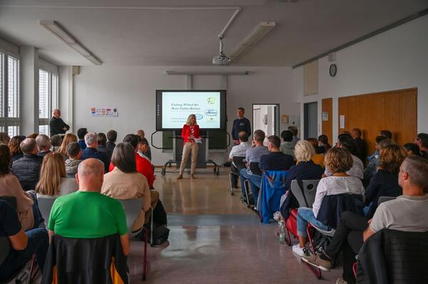 Im Main-Tauber-Kreis hat k�rzlich der erste AVdual-Fachtag f�r alle im AVdual t�tigen Personen in den R�umlichkeiten der Gewerblichen Schule Tauberbischofsheim stattgefunden. 