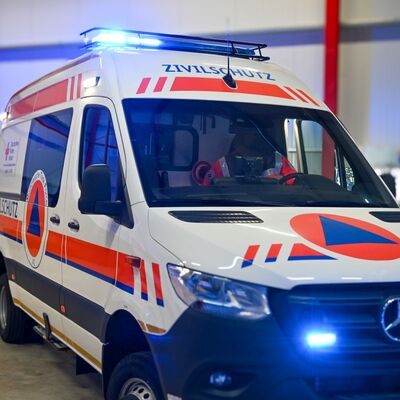 Moderne Ausstattung für den Zivilschutz im Landkreis: Der neue Krankentransportwagen wird künftig in der Einsatzeinheit Sanität und Betreuung zum Patiententransport eingesetzt werden.
