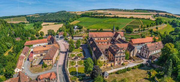 Blick auf das Kloster Bronnbach, ein Ort der Geschichte mit Strahlkraft bis in die heutige Zeit. Die Landesregierung ehrt auch in diesem Jahr besondere Leistungen in der Erforschung der lokalen Geschichte und der Traditionen in Baden-Wrttemberg und schreibt den 43. Landespreis fr Heimatforschung aus.