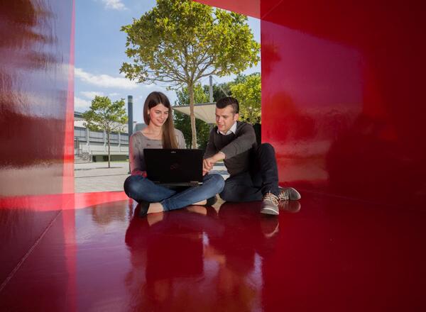 Spannende Einblicke hinter die Kulissen der IT - W�rth Industrie Service veranstaltet IT-Praxistag sowie Programming Day und bietet damit sowohl Sch�lerinnen und Sch�lern als auch Studierenden und Absolvierenden vielseitige Einblicke.