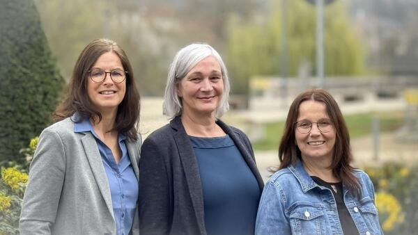 Die Pflegeberaterinnen des Pflegesttzpunkts Main-Tauber-Kreis (v.l.) Karin Lffler, Susanne Hartmann und Ulrike Lhr informieren kompetent, neutral und kostenlos zu allen Fragen rund um die Themen Pflege und Versorgung.