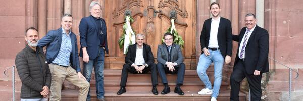 Staatssekret�r Dr. Patrick Rapp (vierter von links) besichtigte gemeinsam mit Landrat Christoph Schauder (f�nfter von links) die Klosteranlage in Bronnbach, die auch Sitz der Tourimia Tourismus GmbH sein wird.
