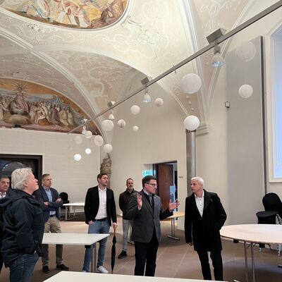 Im Bernhardsaal wurde die fr&uuml;here Bierbraugeschichte des Klosters Bronnbach erkl&auml;rt.