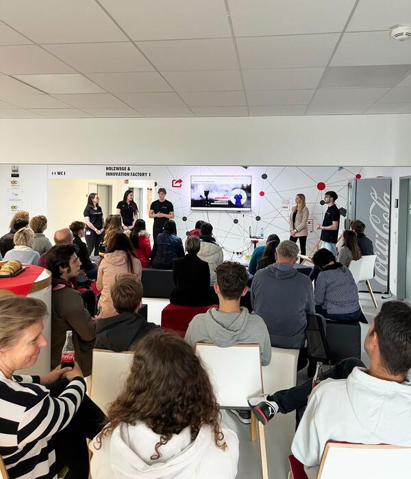 Im Rahmen zweier Infoabende erhielten Sch�lerinnen und Sch�ler sowie Eltern exklusive Einblicke in die Ausbildung bei der W�rth Industrie Service.
