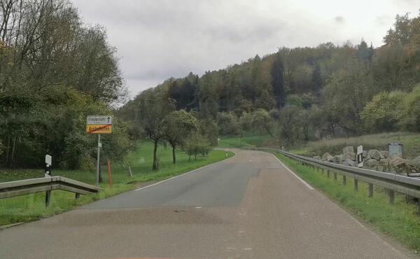 Die Kreisstrae 2869 bei Creglingen-Archshofen: Die Fahrbahn soll auf einer Lnge von circa 2,6 Kilometern saniert werden. 