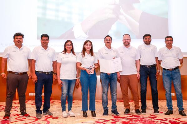 Ehrung von neuen und langj�hrig erfolgreichen Lauda Partnern beim Asia Sales Meeting.