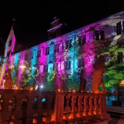 Stimmungsvoll illuminierte Fassade bei der Klosternacht