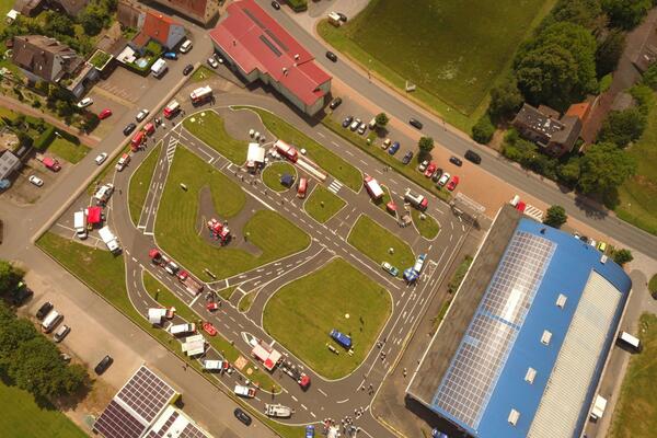 Blick auf den Verkehrs�bungsplatz in Lauda-K�nigshofen: Den ersten Bev�lkerungsschutzkongress besuchten mehr als 200 Einsatzkr�fte von Beh�rden und Organisationen mit Sicherheitsaufgaben aus dem Main-Tauber-Kreis sowie den Nachbarlandkreisen.