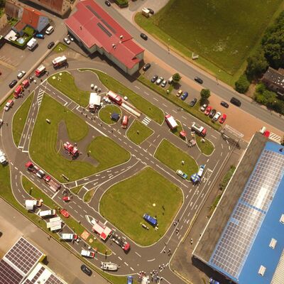 Blick auf den Verkehrs&uuml;bungsplatz in Lauda-K&ouml;nigshofen: Den ersten Bev&ouml;lkerungsschutzkongress besuchten mehr als 200 Einsatzkr&auml;fte von Beh&ouml;rden und Organisationen mit Sicherheitsaufgaben aus dem Main-Tauber-Kreis sowie den Nachbarlandkreisen.