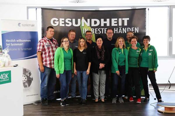 Mitglieder des Betrieblichen-Gesundheitsmanagement-Teams und Mitarbeiter der AOK