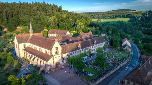 Blick auf das Kloster Bronnbach: Noch bis Samstag, 10. September, knnen Hobby-Fotografen ihre Bilder zur Foto-Aktion "Denkmal-Schnappschuss" bei der Deutschen Stiftung Denkmalschutz einreichen. 