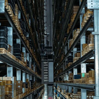 Mit dem neuen automatisierten Hochregallager erweitert die Wrth Industrie Service die Hochregalkapazitt am Standort Bad Mergentheim um ca. 33 Prozent auf insgesamt 235.000 Palettenlagerpltze.