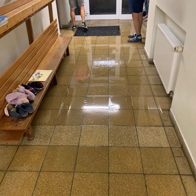Bei dem heftigen Unwetter im mittleren und sdlichen Main-Tauber-Kreis war auch Wasser in den Keller des ehemaligen Rathauses in Unterbalbach gelaufen. In dem Stadtteil von Lauda-Knigshofen gingen innerhalb von 15 Minuten 40 Liter Regen je Quadratmeter nieder, verbunden mit Hagel.