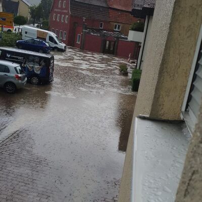 Im Ortskern von Unterbalbach sammelte sich infolge des Unwetters Wasser von den umliegenden Hngen.
