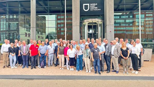 Auf Einladung des Regionalverbands Heilbronn-Franken und der Netze-Gesellschaft Sdwest mbH fuhr eine 50-kpfige Delegation zum Hafen von Rotterdam, um sich aus erster Hand ber die Innovationen und Entwicklungen im Bereich Wasserstoff zu informieren.