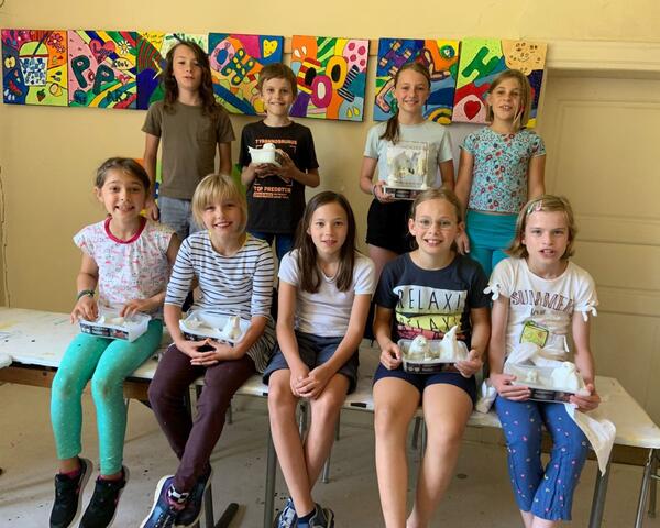 Im Rahmen der Veranstaltungsreihe "Bronnbacher Akademie" fand ein Kunst-Workshop fr Jugendliche in Bronnbach statt. An drei Tagen lernten die Teilnehmerinnen und Teilnehmer verschiedene knstlerische Techniken kennen.