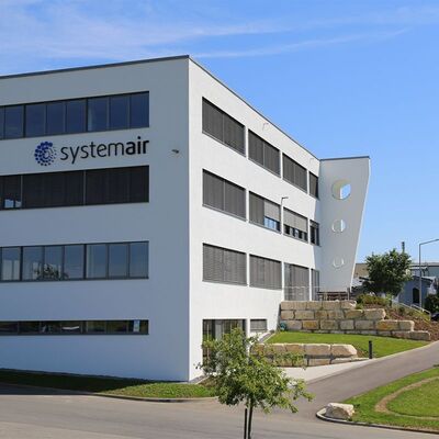 Die Systemair GmbH l�dt zum Tag der offenen T�r am 22. September auf dem Betriebsgel�nde in Windischbuch ein. Unter dem Motto "30 Jahre AIRfolg" k�nnen Interessierte die Systemair-Welt kennenlernen. Au�erdem wird ein abwechslungsreiches Programm voller Attraktionen geboten.