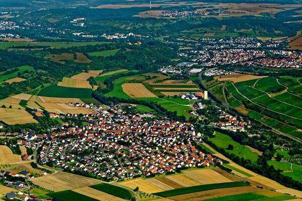 Auf der Landesstra�e 2251 bei Markelsheim wird ein provisorischer Kreisverkehr gebaut. Er soll die Verkehrsf�hrung w�hrend der anstehenden Bauarbeiten zum Ausbau des Markelsheimer Bahnhofes optimieren.