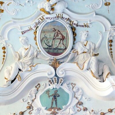 Medaillon im Josephsaal mit allegorischer Darstellung des Todes von Abt Joseph 1724: Er hat mit seinen Baumanahmen das Bild von Kloster Bronnbach nachhaltig geprgt, unter anderem mit dem Bau des nach ihm benannten Josephsaales. 