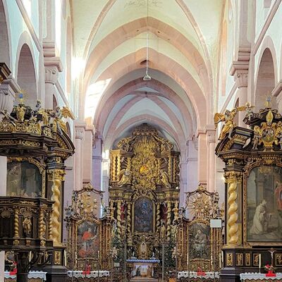 Abt Joseph Hartmann gestaltete den Innenraum der Klosterkirche Bronnbach wesentlich um, unter anderem durch die Neuanschaffung mehrerer Altre sowie den Ersatz der vorherigen steinernen Chorschranke durch ein filigranes Gitter.