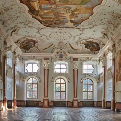 Zwischen 1722 und 1725 wurde in Bronnbach ein reprsentativer Festsaal erbaut. In diesem knstlerisch reich ausgestatteten Raum verweisen gemalte Szenen aus der Geschichte des gyptischen Joseph auf den Bauherrn, Abt Joseph Hartmann.