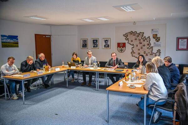Der Kreiswahlausschuss hat am Freitag acht Wahlvorschlge fr die Bundestagswahl im Wahlkreis 276 Odenwald-Tauber am Sonntag, 23. Februar, zugelassen. Die Wahlvorschlge betreffen die Erststimme.