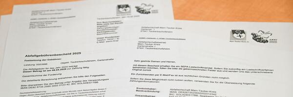 Die Geb�hrenbescheide f�r die Abfallentsorgung im Main-Tauber-Kreis im Jahr 2025 werden ab Montag, 10. M�rz, versendet. Das beigef�gte SEPA-Mandat erleichtert B�rgerinnen und B�rgern die Zahlungsabwicklung.