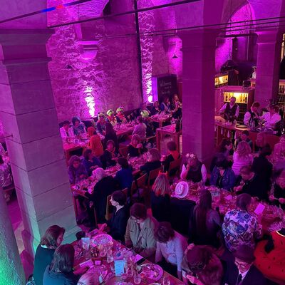 Bis auf den letzten Platz besetzt war die Vinothek bei der Frauenweinprobe �Women only� im Kloster Bronnbach. 