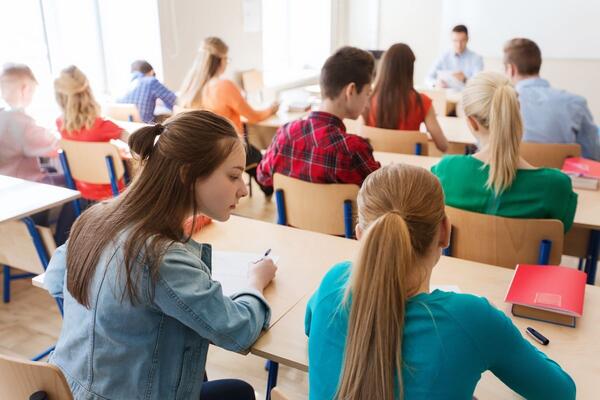 Bildunterschrift: Im Rahmen des bundesweiten Programms "denkmal aktiv - Kulturerbe macht Schule" knnen sich weiterfhrende Schulen aller Schulformen bis Montag, 5. Mai, bei der Deutschen Stiftung Denkmalschutz (DSD) um die Frderung eines Projekts im Schuljahr 2025/26 bewerben.