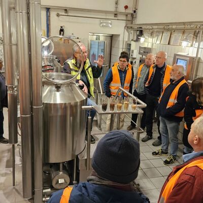 Nach einer Informations- und Weiterbildungsveranstaltung f�r die Taubert�ler Wegewartinnen und Wegewarte gab es eine F�hrung in der Distelh�user Brauerei.