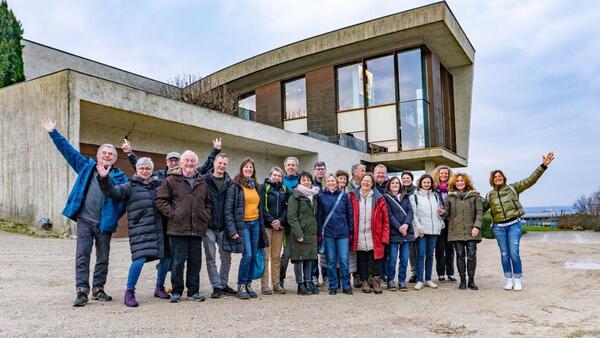 Die Taubert�ler Weing�stef�hrerinnen und Weing�stef�hrer vor der Domaine Henri Ruppert in Schengen.