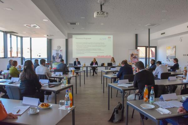 Vertreterinnen und Vertreter der St�dte und Gemeinden sowie Partner wirtschaftsnaher Institutionen bekamen w�hrend der ersten Arbeitssitzung 2025 der Kreiswirtschaftsf�rderung einen Einblick in aktuelle und geplante Handlungsfelder.