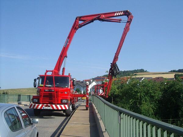Blick auf eine vergangene Bauwerkspr�fung. Am kommenden Wochenende nimmt das Stra�enbauamt an insgesamt drei Bahn-Br�cken eine turnusm��ige Bauwerkspr�fung vor. Hierbei kann es zu Verkehrsbeeintr�chtigungen in der Nacht kommen.