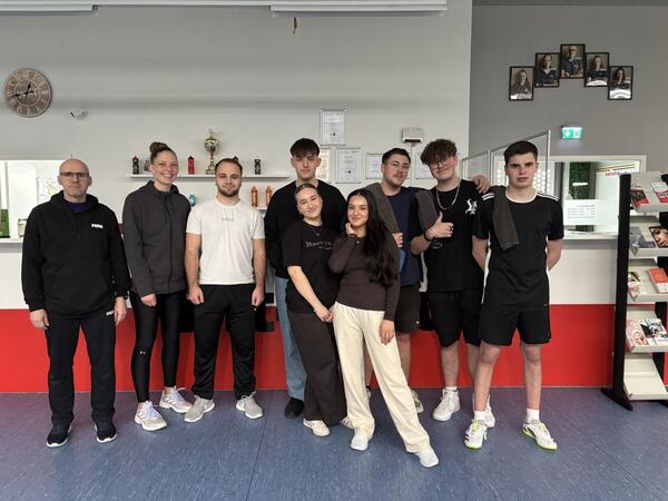 Sch�lerinnen und Sch�ler des BSZ Wertheim erhielten im Rahmen eines Projektes spannende Einblicke in effektive Trainingsmethoden im Fitnessstudio "Fit4You" in Wertheim.