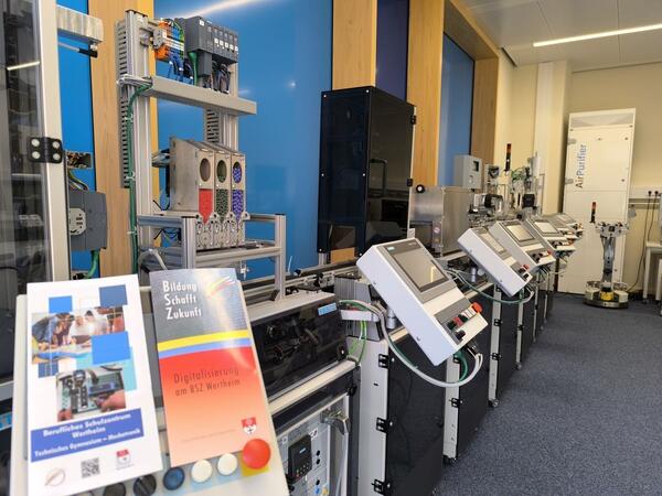 Das neue Fachraumzentrum des BSZ Wertheim bietet dank modernster Ausstattung optimale Lehr- und Lernbedingungen f�r die technisch-naturwissenschaftlichen Profile.