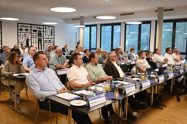 Die Vollversammlung der Handwerkskammer traf sich zu ihrer Fr�hjahrssitzung im Meistersaal der Handwerkskammer in Heilbronn.