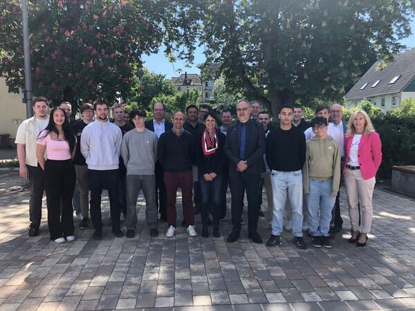 Eine deutsch-franz�sische Partnerschaft, die verbindet: Die Gewerbliche Schule Bad Mergentheim empfing erstmalig Lehrer und Sch�ler der franz�sischen Partnerschule Schule Lyc�e des M�tiers de l'Industrie et de l'Habitat du Sud Gironde.