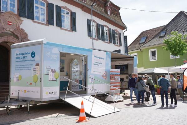 Das Foto zeigt das Sanierungsmobil des Informations- und Beratungsprogramms "Zukunft Altbau". 