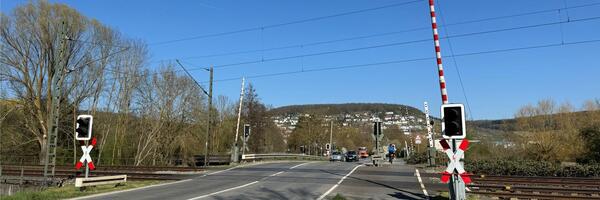 Das Regierungspr�sidium Stuttgart geht die n�chsten Schritte an, um den Doppelbahn�bergang K�nigshofen beseitigen zu k�nnen. Landrat Christoph Schauder sichert zu, dass die Kreisverwaltung das komplexe Planungsverfahren weiterhin eng begleiten wird.