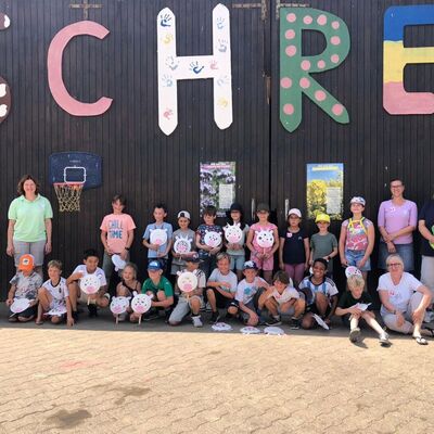 Alle Sch�lerinnen und Sch�ler Klasse 3a der Grundschule Lauda S�d haben an der Aktion "Ich bin cool, ich war auf dem Stuhl!" der Regionalen Arbeitsgemeinschaft Zahngesundheit teilgenommen.